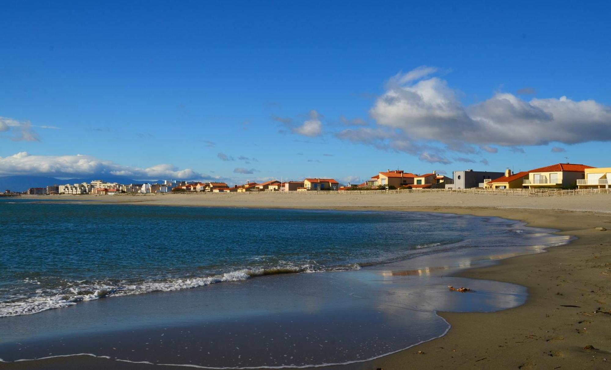 Les 2 Dauphins Homestay Le Barcares